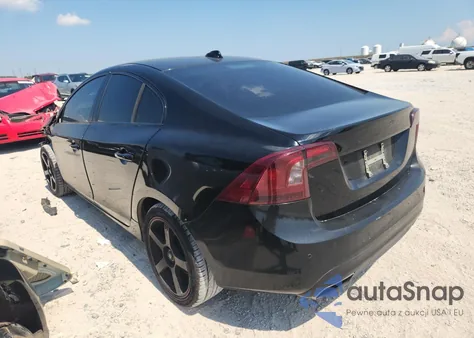 2015 Volvo S60 Premier z USA, uszkodzony, nr VIN YV140MFK6F2364447